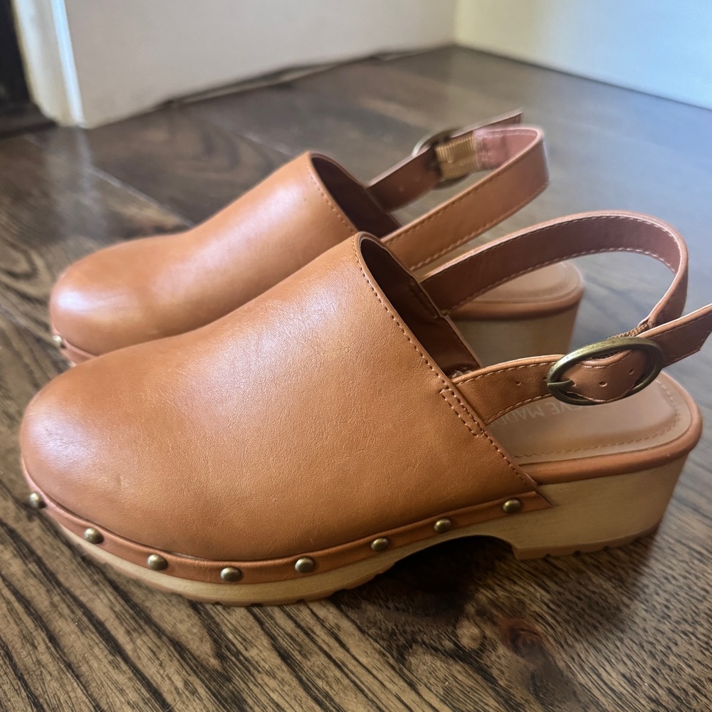 Steve Madden Girls Tan Leather Slingback Clogs- Youth size 2